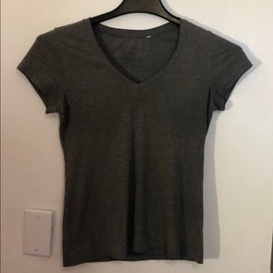 Hot Topic Lilu XS Gray V-Neck T-Shirt